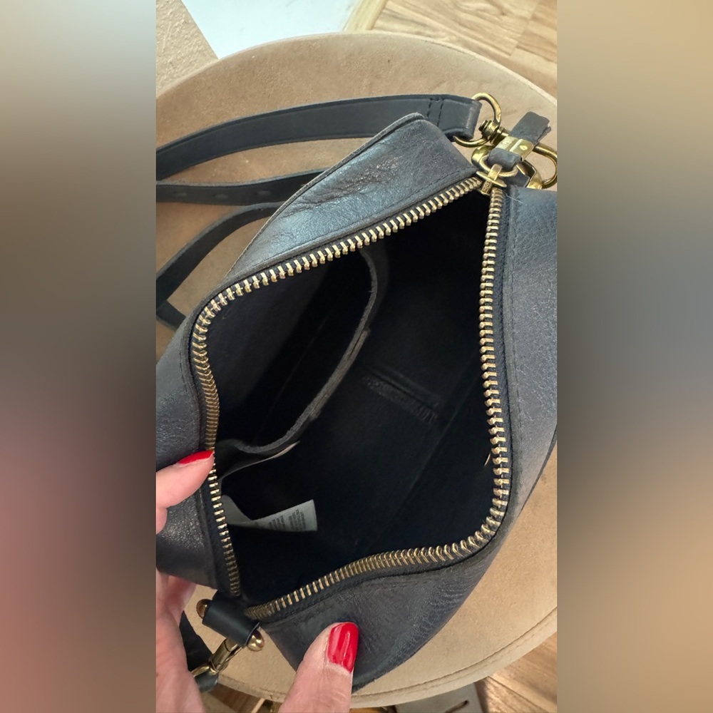 Madewell Transport Camera Bag - Picture 5 of 5
